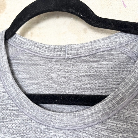 Lululemon Swiftly Tech Short Sleeve Crew, Heathered Slate - Picture 2 of 5